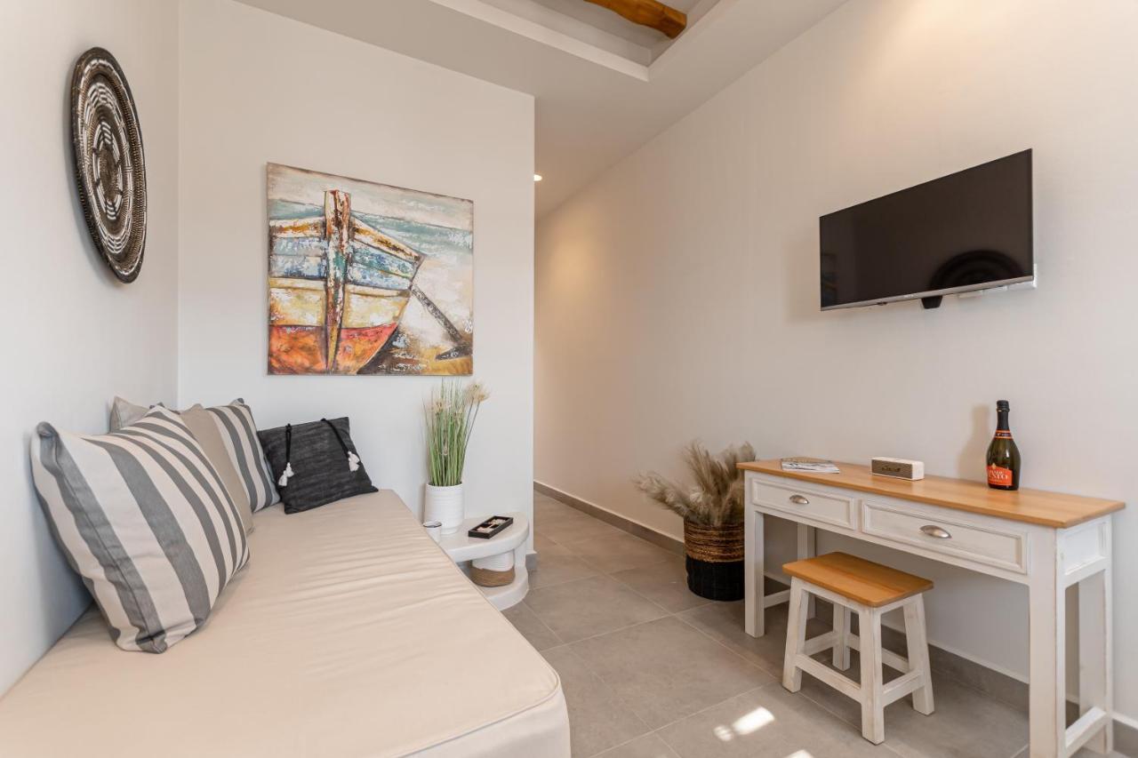 Porto Dema Luxury Suites Schoinoussa Eksteriør billede