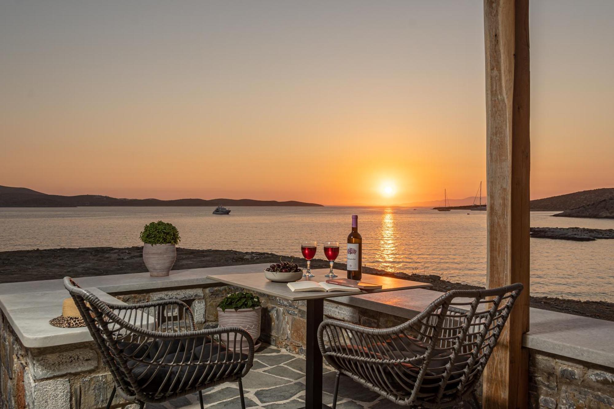 Porto Dema Luxury Suites Schoinoussa Eksteriør billede