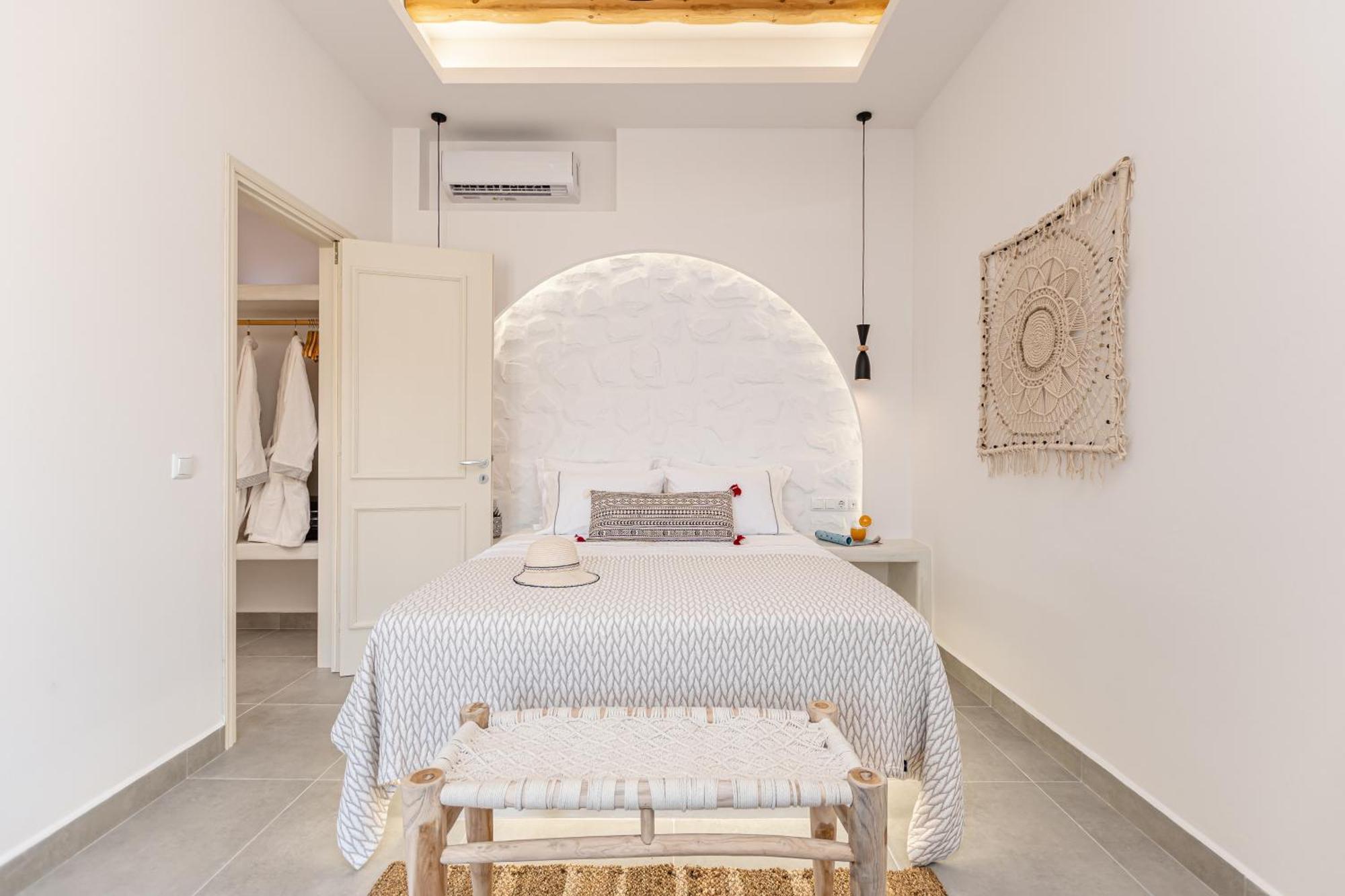 Porto Dema Luxury Suites Schoinoussa Eksteriør billede
