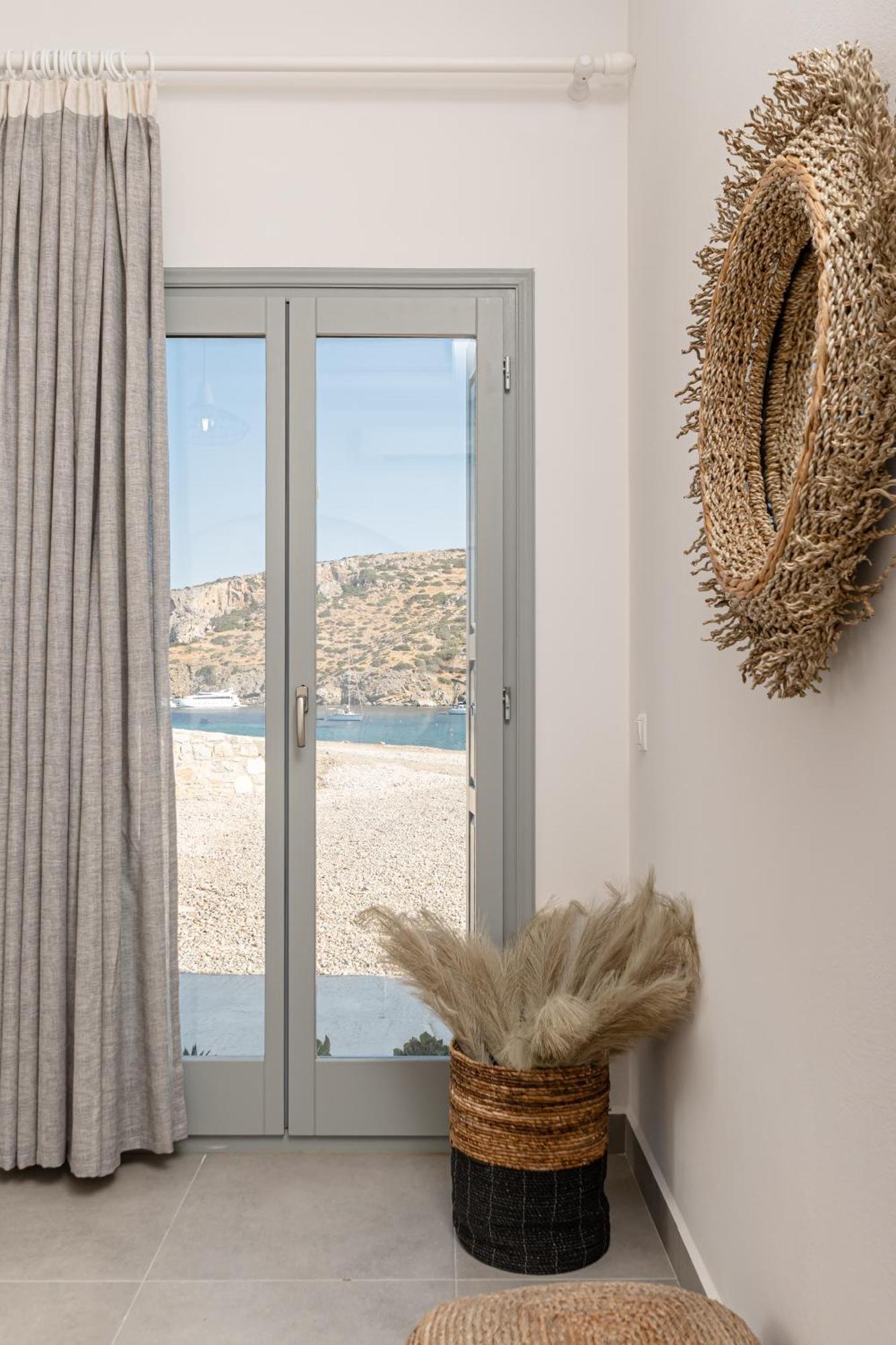 Porto Dema Luxury Suites Schoinoussa Eksteriør billede